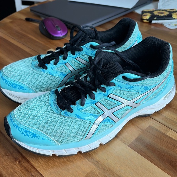 Women’s Asics shoes - Picture 2 of 8